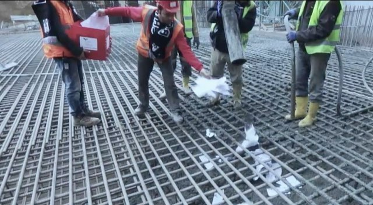 Binlerce Taraftar Mesajı Vodafone Arena\'nın Temeline Gömüldü