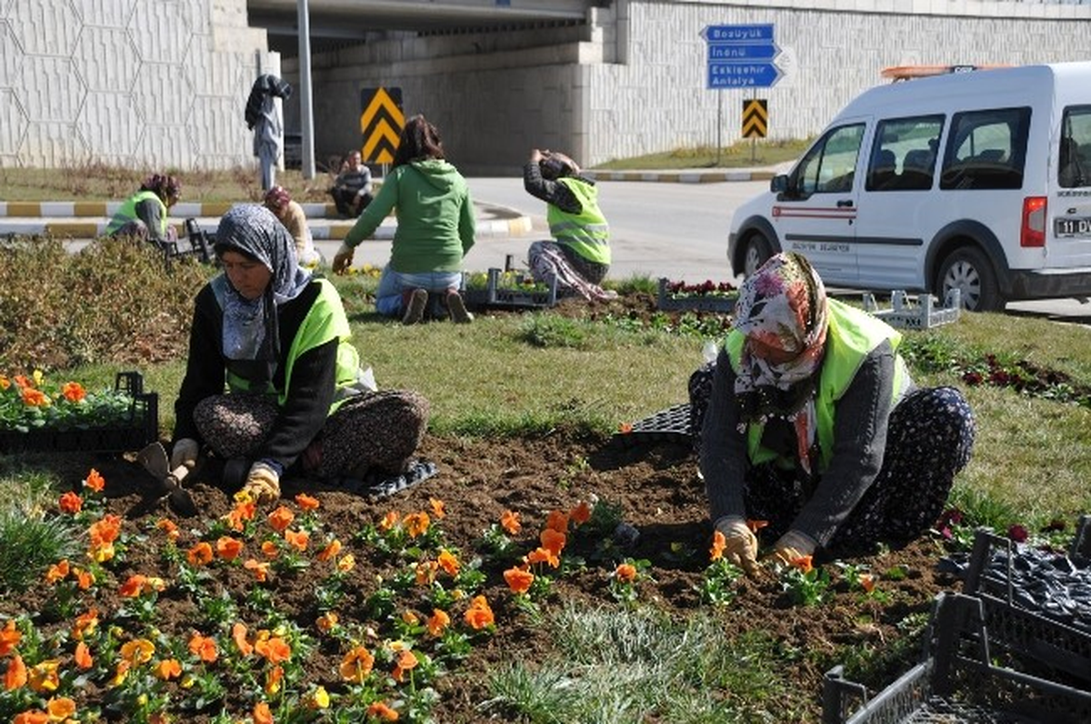 Bozüyük\'te Çiçek Dikim Çalışmaları Başladı
