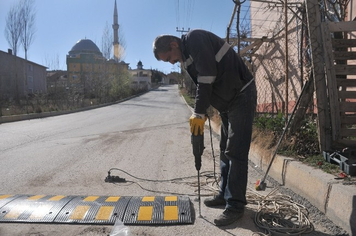 Bozüyük\'te Plastik Hız Kesici Uygulaması Başladı