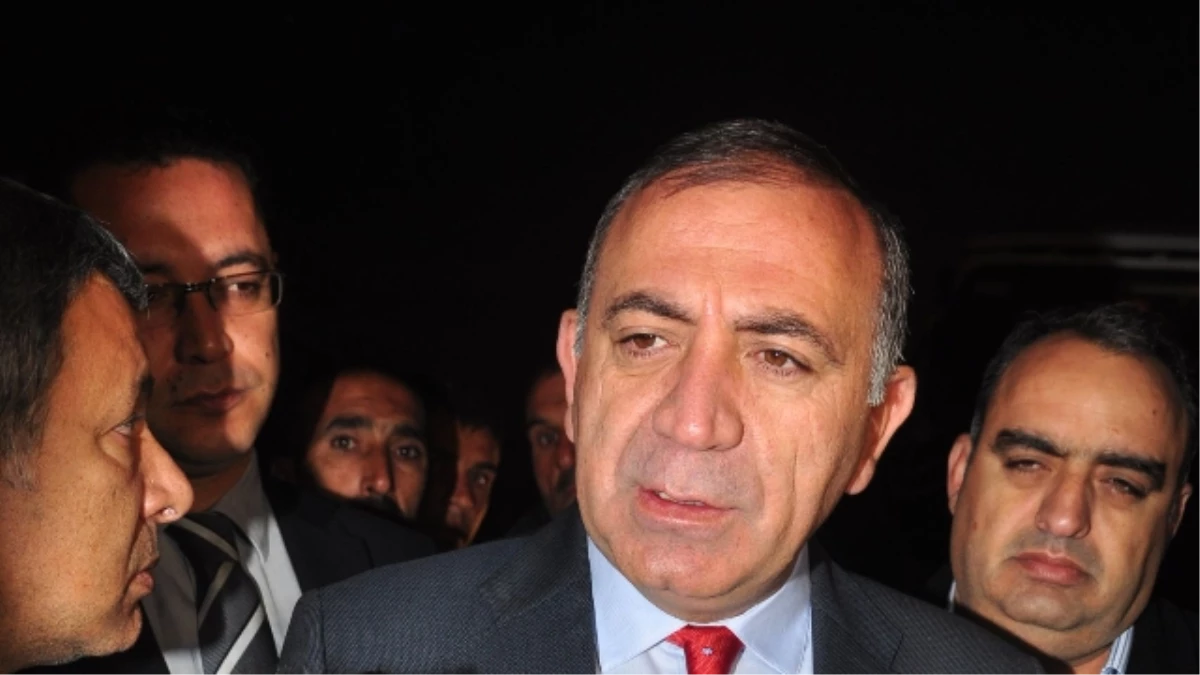 CHP\'li Gürsel Tekin: Başbakan ve Kabinesi İstifa Etmeli