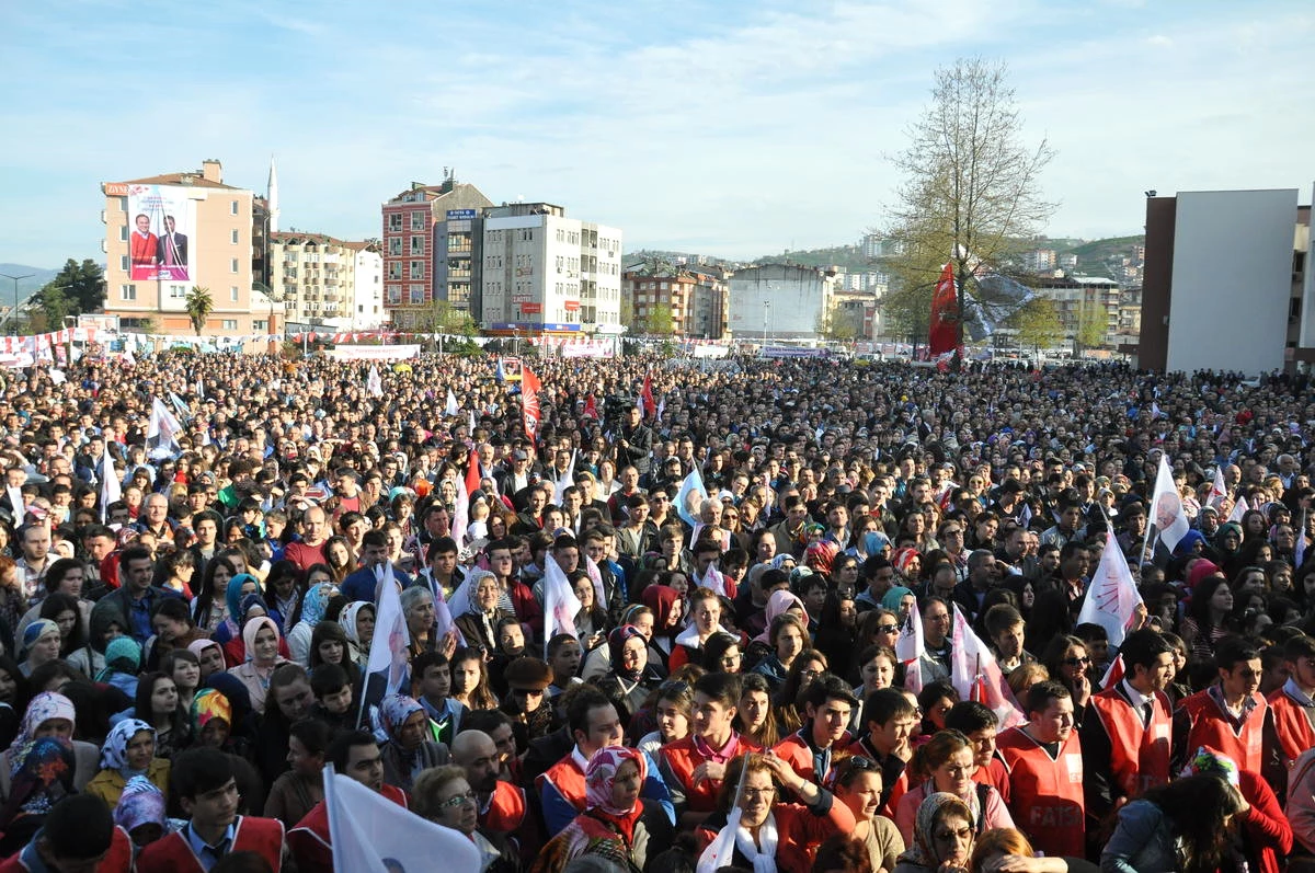 Ferhat Göçer Fatsa\'da Konser Verdi