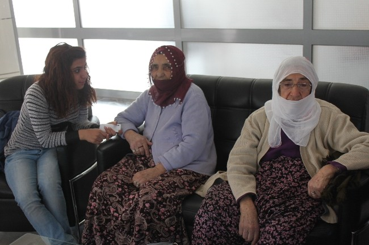 Fırat Üniversitesi Öğrencilerinden Yaşlılara Ziyaret