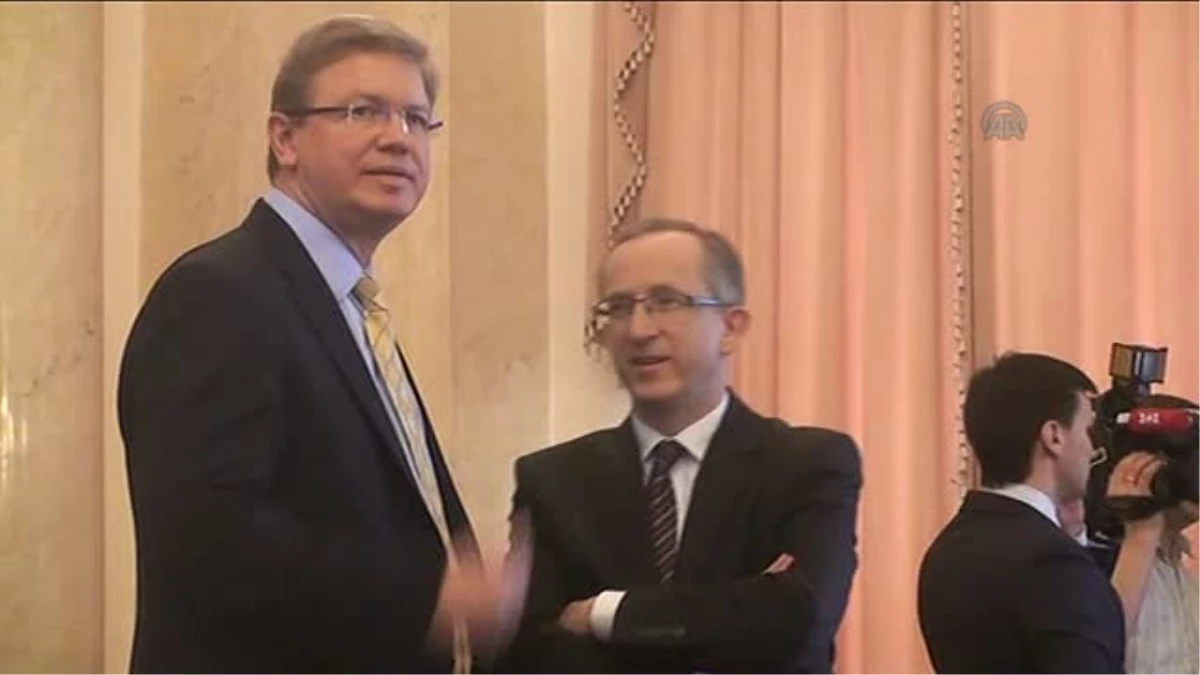 Füle ve Levandovski, bakanlar kurulu toplantısına katıldı -