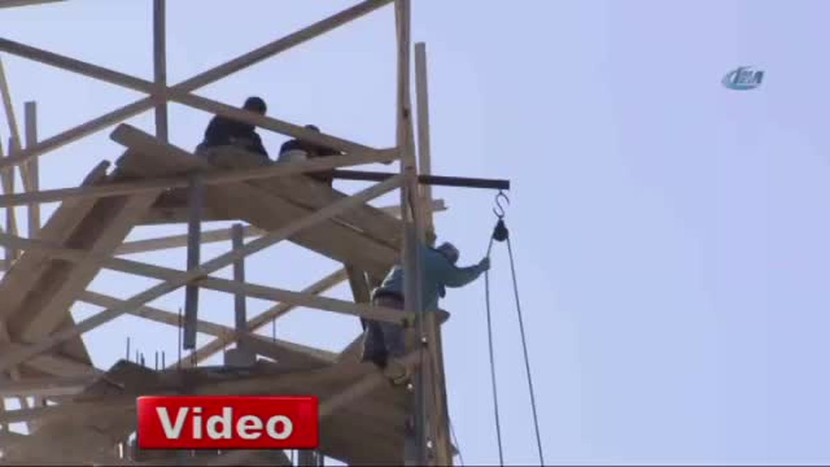 Minare Ustaları Adeta Ölüme Meydan Okuyor
