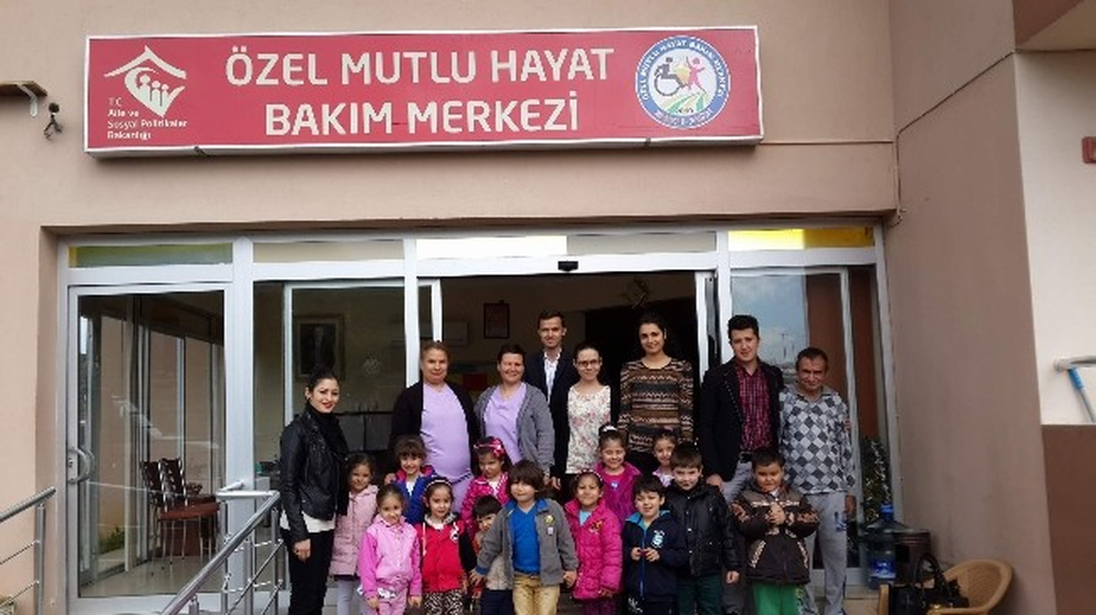 Minikler Mutlu Hayat Bakım Evi Sakinlerini Unutmadı