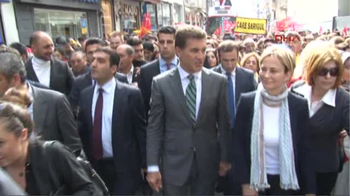 Sarıgül, Aylin Kotil ve Partililerle İstiklal Caddesi\'nde Yürüdü