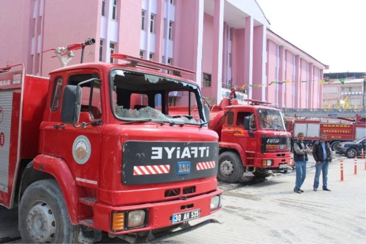 Taşlı Saldırıda Yaralanan İtfaiye Erinin Tedavisi Sürüyor