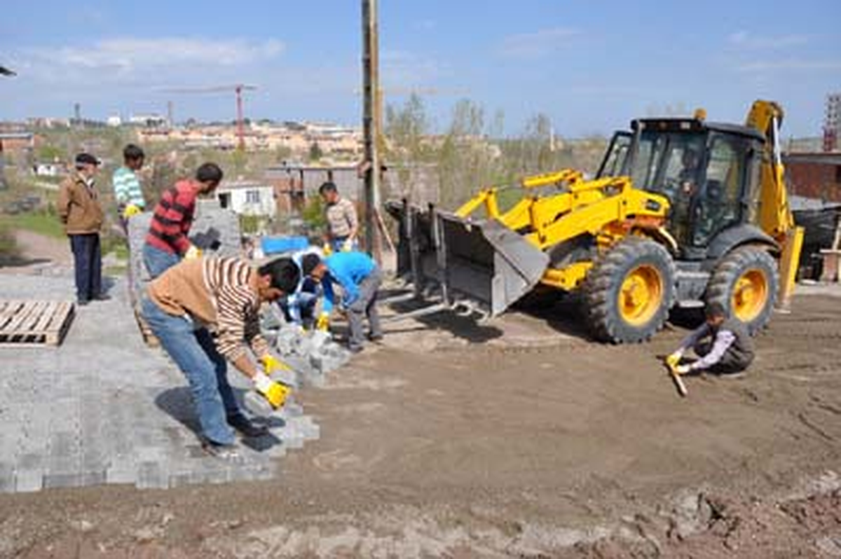 Yenişehir\'e 500 Bin Metre Kare Kilitli Parke Taşı Döşendi