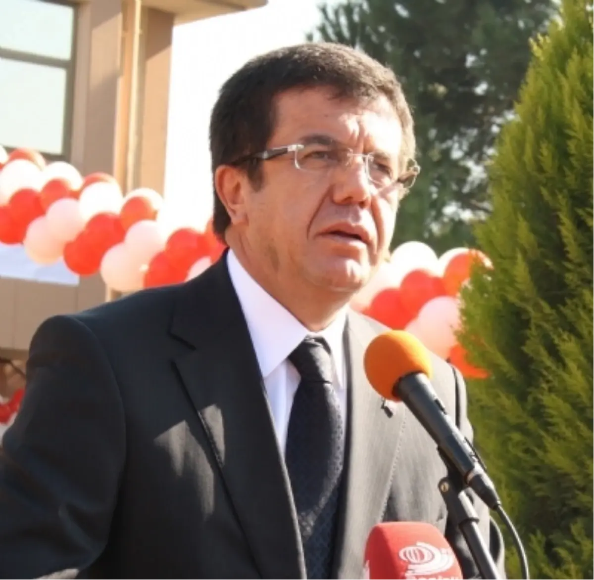 Zeybekci: \'\'Kim ne yaparsa yapsın, biz kardeşiz\'\' -