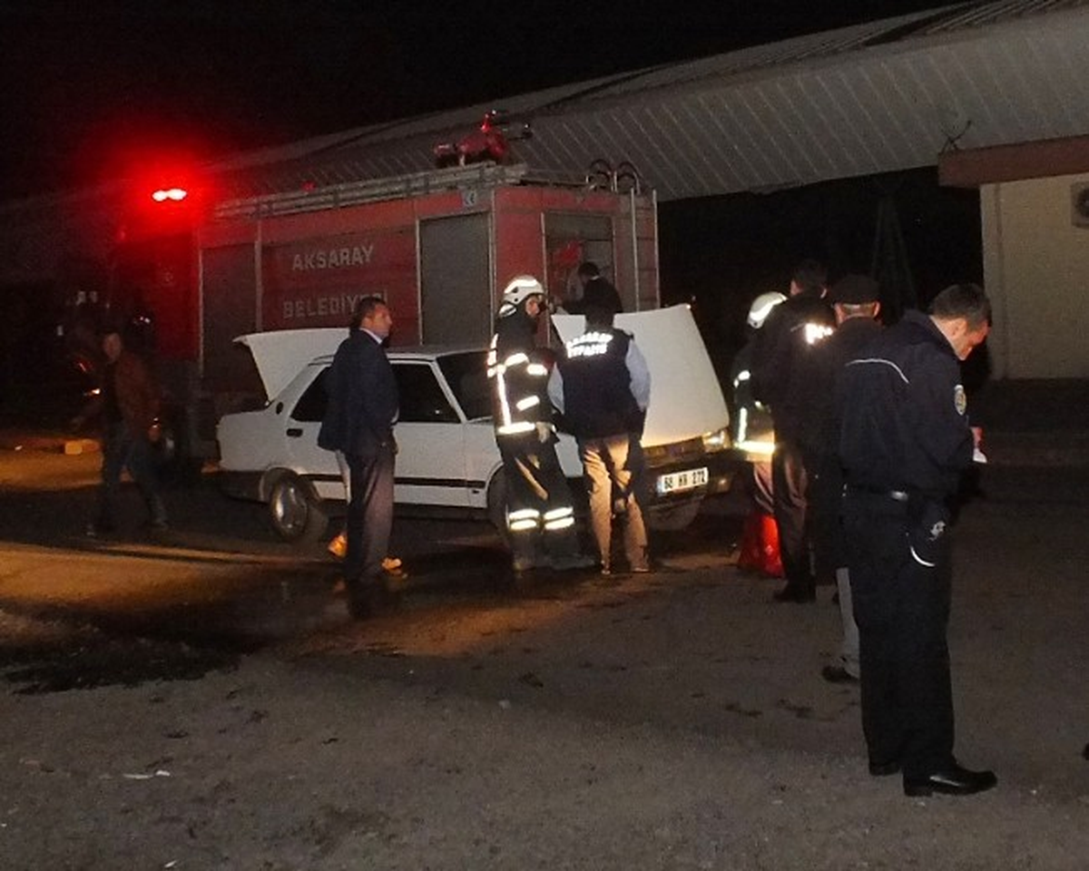 Aksaray\'da Aküye Takviye Yaparken Araçta Yangın Çıktı