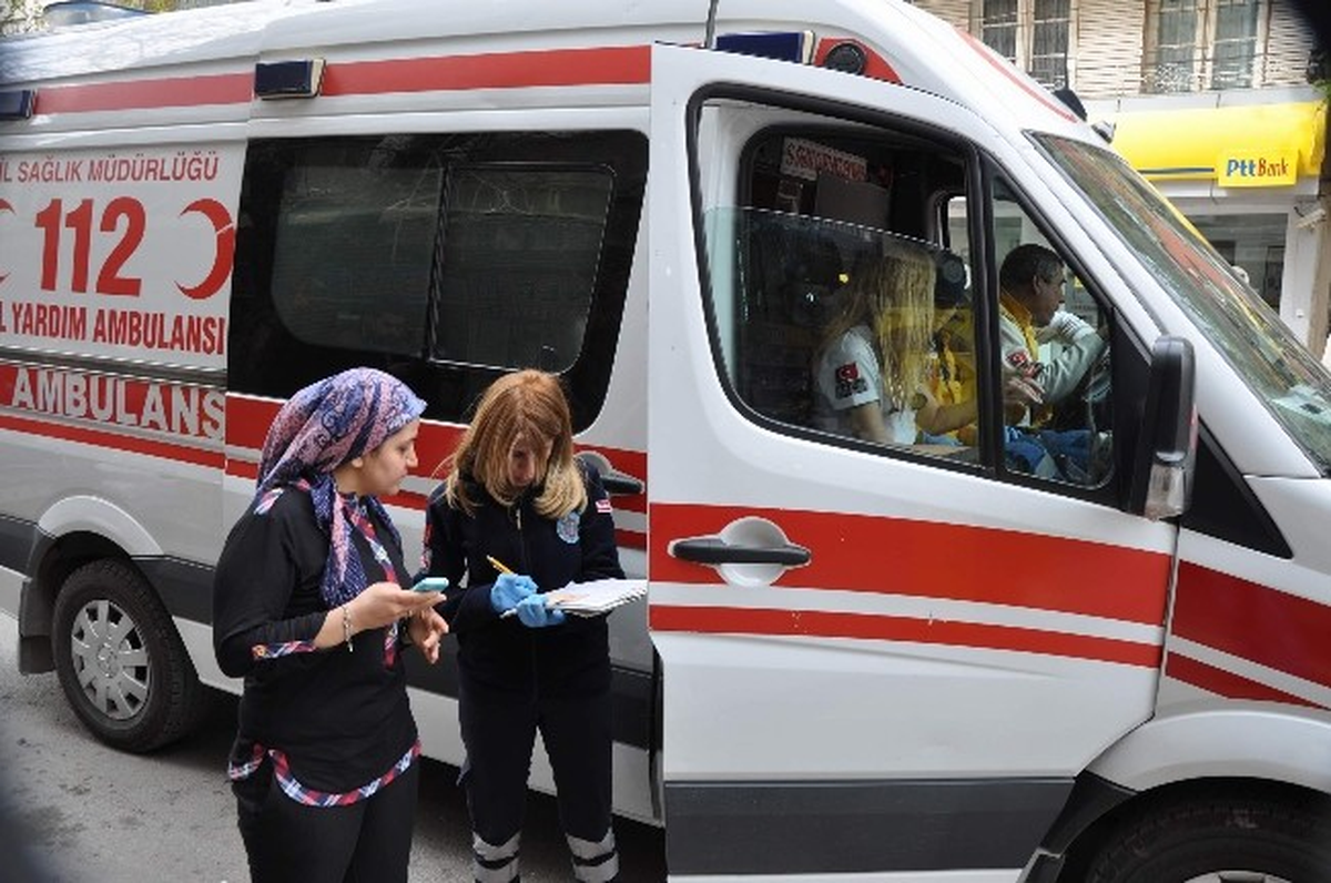 Asansörde Fenalaşan Astım Hastası Kadını İtfaiye Kurtardı