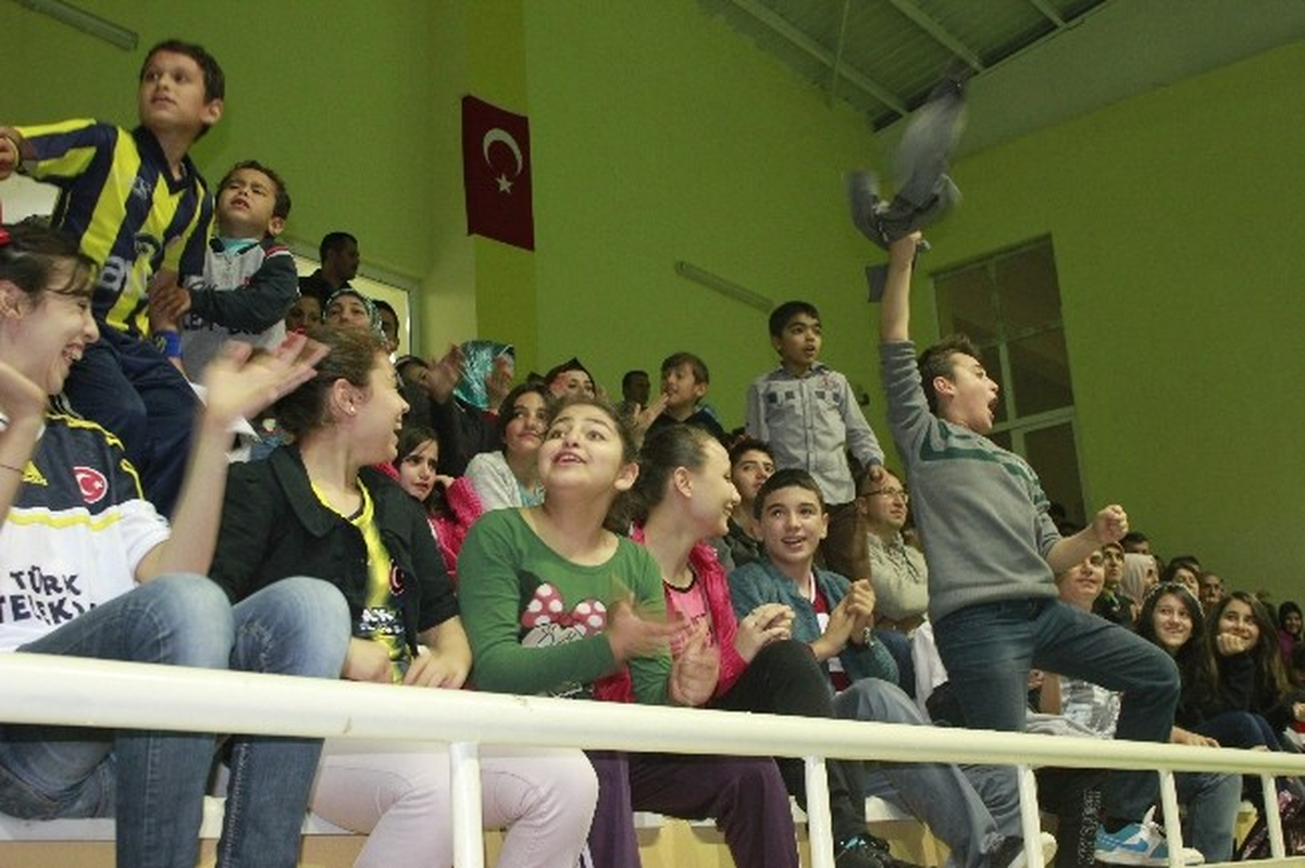 Ceylanpınar\'da Bayanlar Voleybol Turnuvası