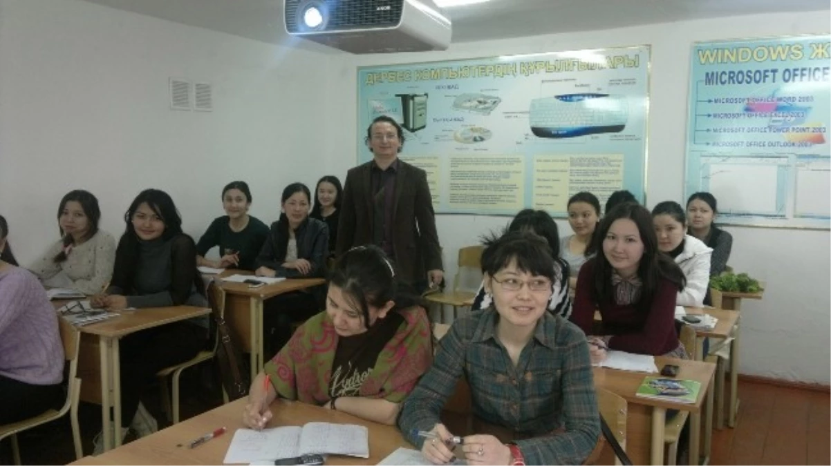 Elmalı Myo Öğretim Görevlisi Yıldız, Kazakistan\'da Ders Verdi
