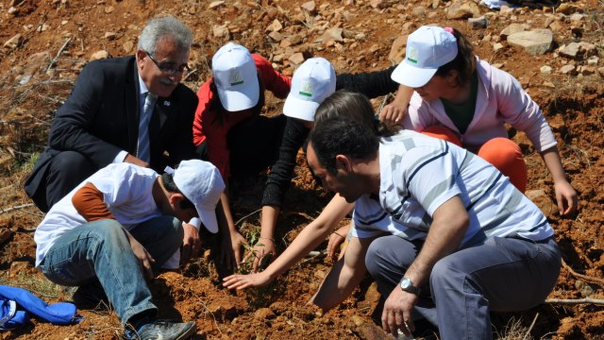 Genç Fidanlar, Gelecekleri İçin Ağaç Dikti