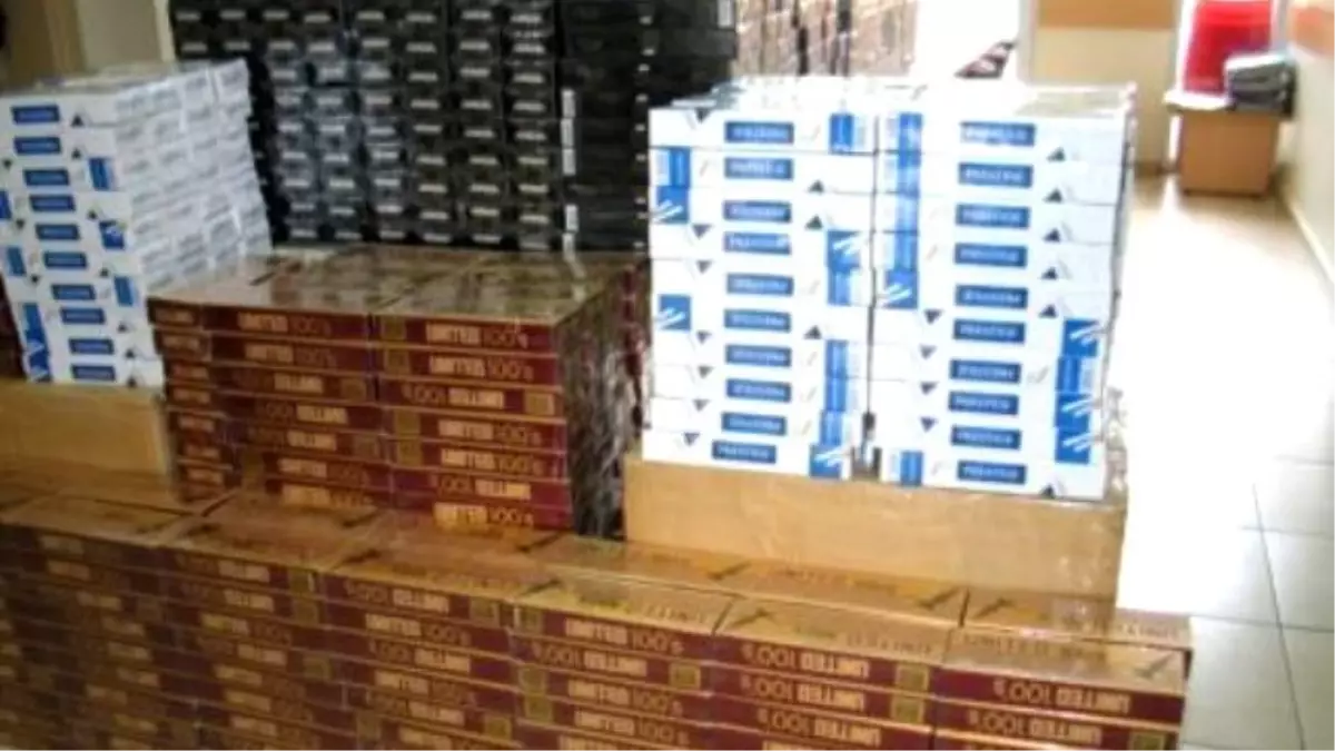 İki TIR\'da Binlerce Paket Kaçak Sigara ve Çay Ele Geçirildi