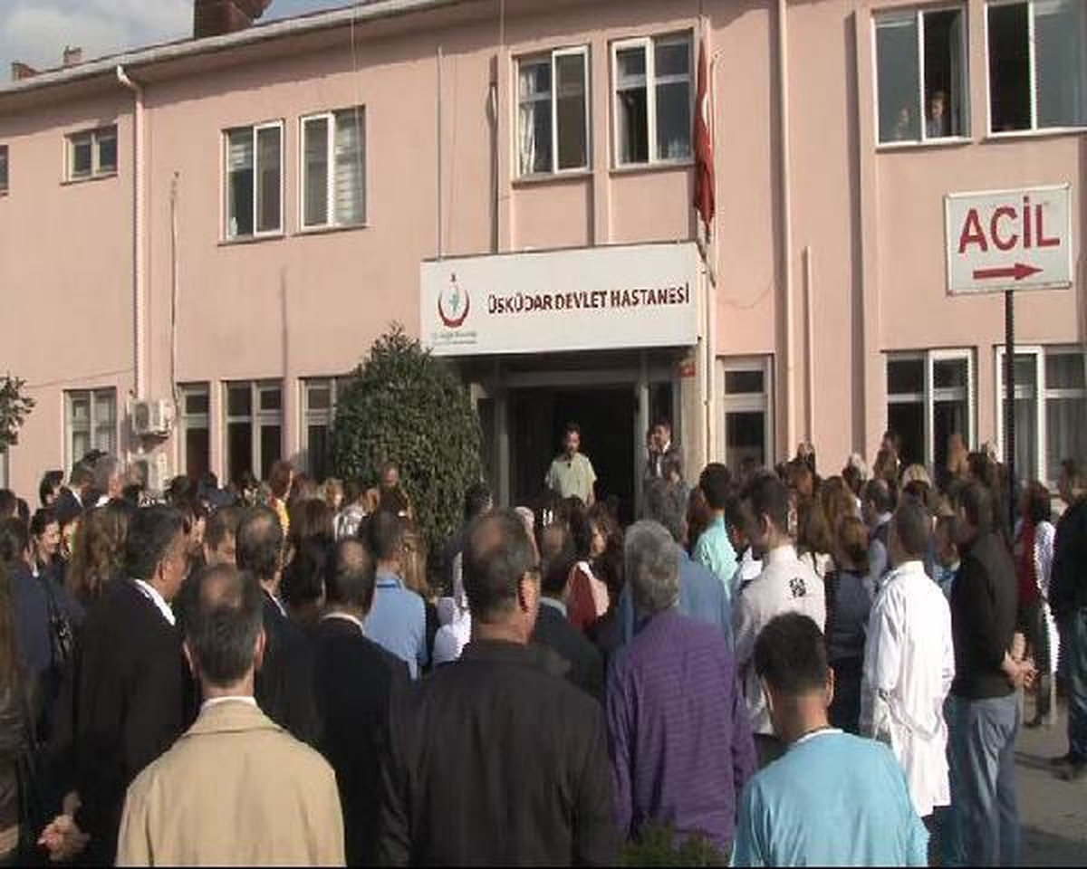 İstifa Eden Başhekime Şiirle Veda Etti