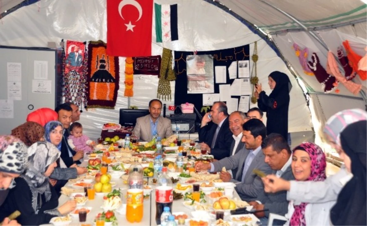 Kadın Meclisi, Çadır Kent İdaresi Onuruna Kahvaltı Verdi