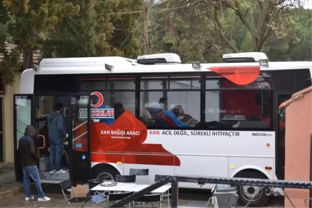 Kula Meslek Yüksekokulu Öğrencilerden Kan Bağışı