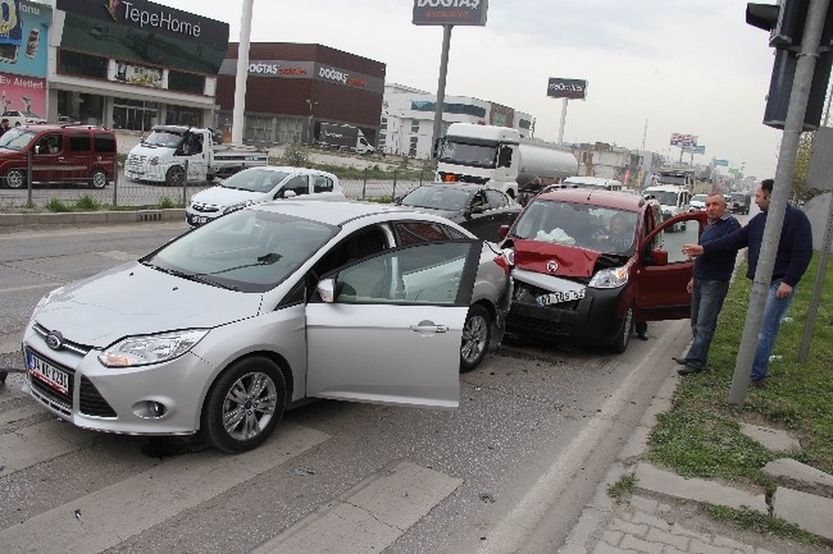 Samsun\'da Zincirleme Trafik Kazası: 2 Yaralı