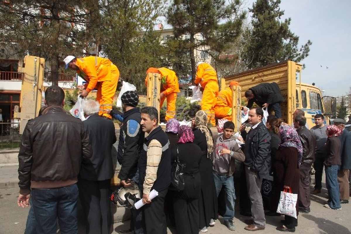 Sincan Belediyesi ve Orman Bölge Müdürlüğü 10 Bin Adet Fidan Dağıttı