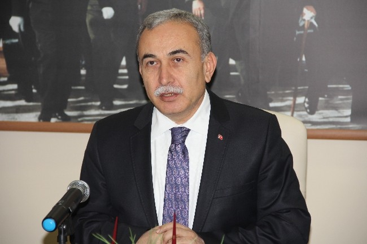 Vali Büyük Kütüphane Haftası\'nı Kutladı