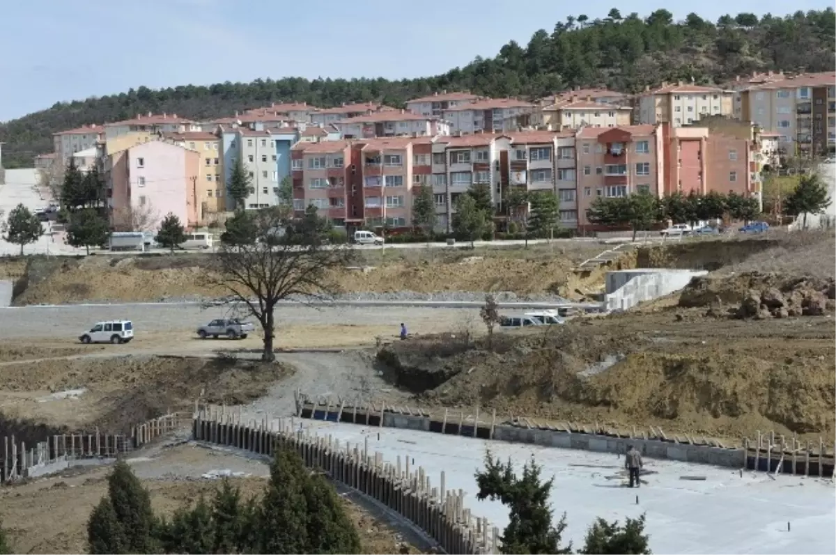 Yeşilkent Parkı\'nda Amfi Tiyatronun Yapımına Başlandı