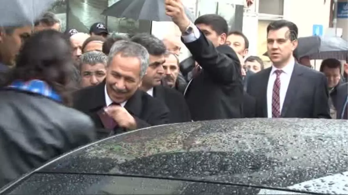 Arınç: "24 saat millet için yola düşmüş bir insana hakaret etmek kesinlikle doğru değildir" -