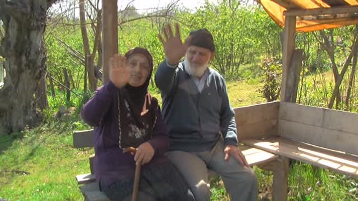 Başbakan\'ın Hediyesini Boynunda Taşıyor