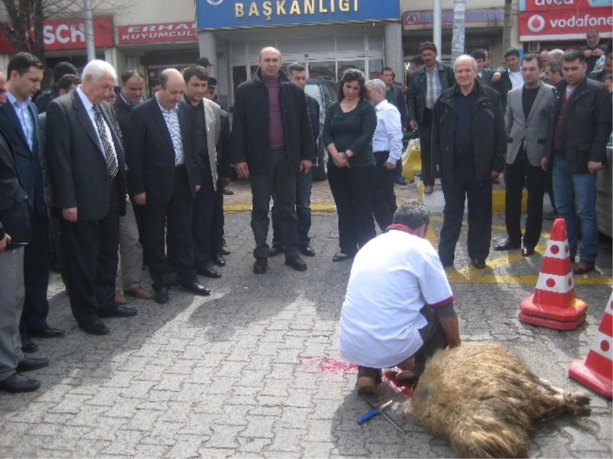 Başkan Dede\'den Veda Kurbanı