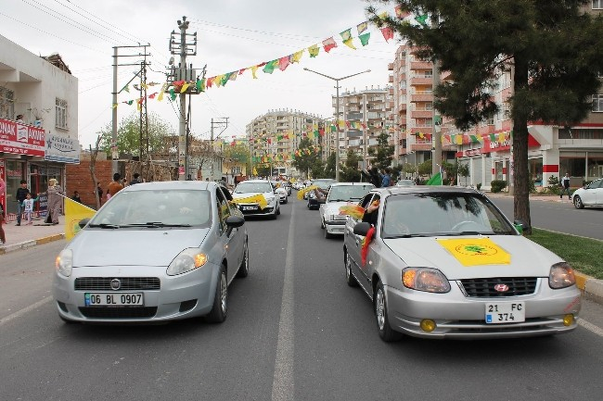 BDP\'liler Diyarbakır\'da Şehir Turu Attı