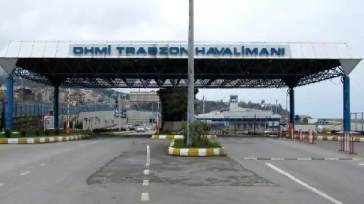 Trabzon\'da Hava Ulaşımına Fırtına Engeli