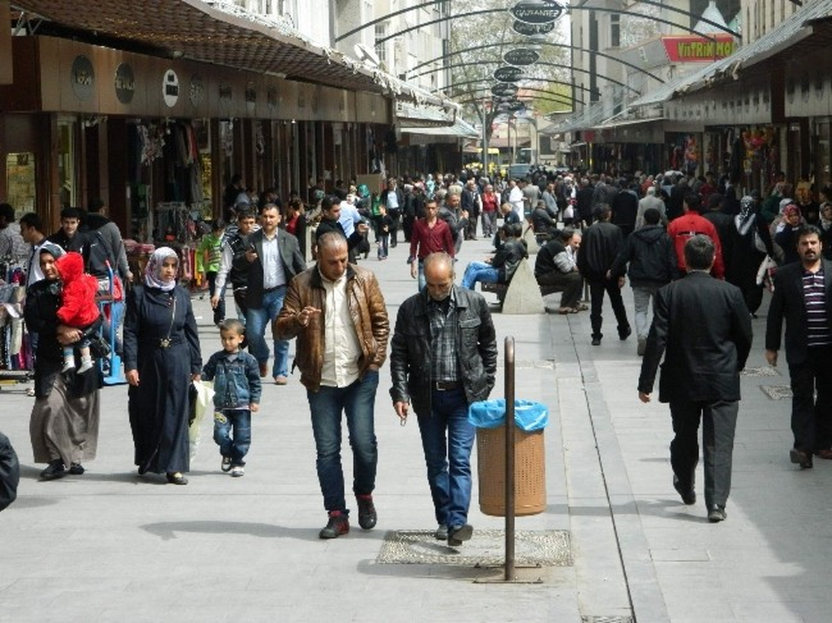 Çarşıda Bahar Hareketliliği