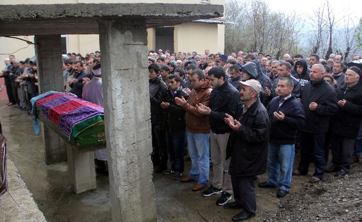 İntihar Eden Genç Anne Toprağa Verildi