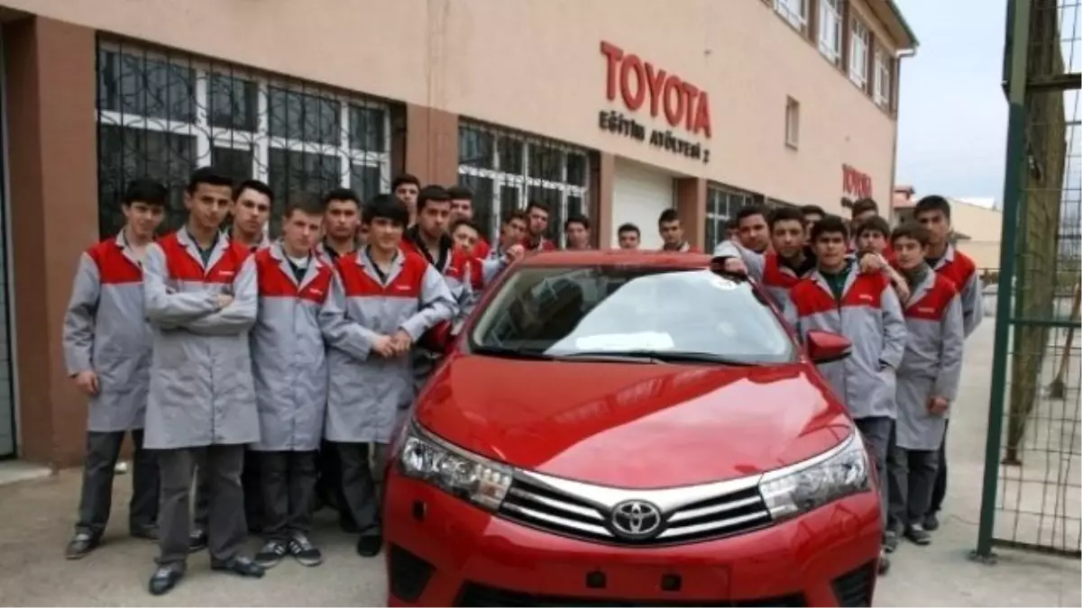 Toyota Fabrikası, Fatih Eml\'ye Son Model Eğitim Aracı Hediye Etti