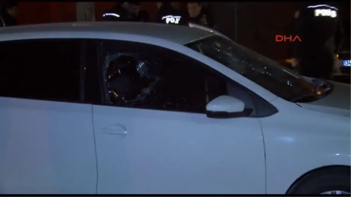 Bağcılarda Otomobile Ateş Açıldı: 1 Yaralı