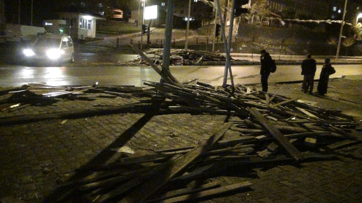 Gaziantep\'te Şiddetli Fırtına Her Şeyi Uçurdu