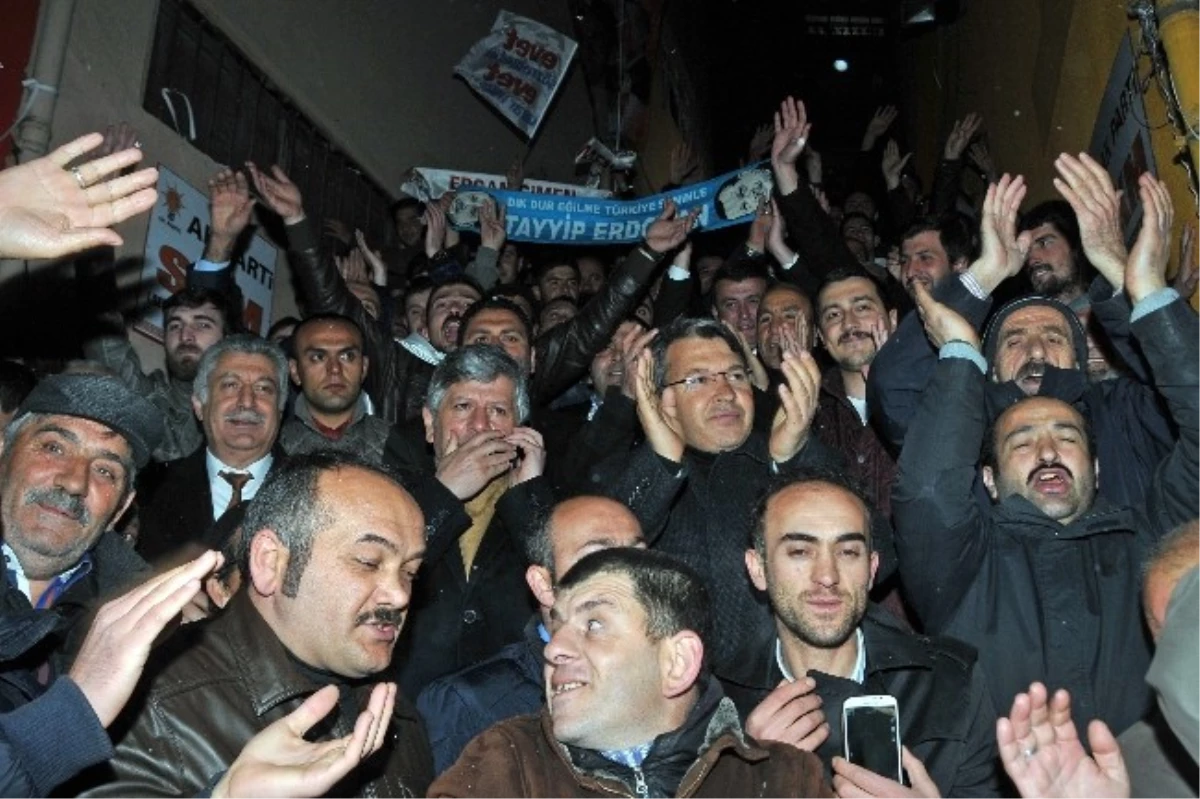 Gümüşhane\'de AK Parti Zaferini Davul Zurnayla Kutladı