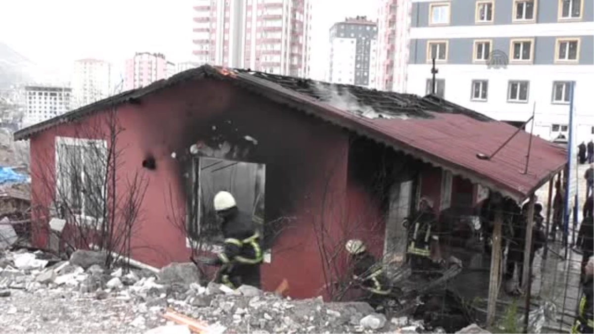 Kayseri\'de İnşaatın Bekçi Kulübesinde Yangın: 1 Ölü