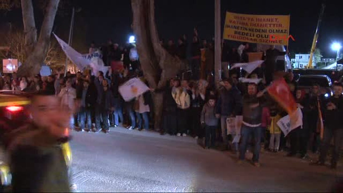 Partililer Başbakan Erdoğan\'ın Evinin Önünde Toplanıyor