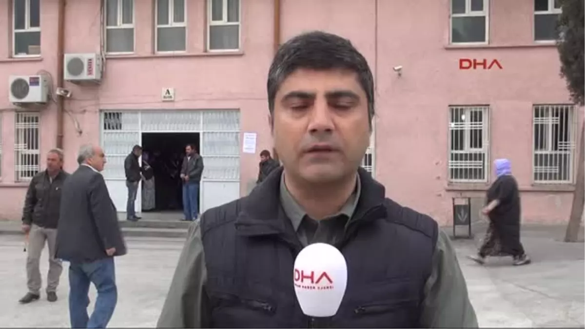 Şanlıurfa\'da Muhtarlık Kavgası: 1\'i Polis 3 Yaralı