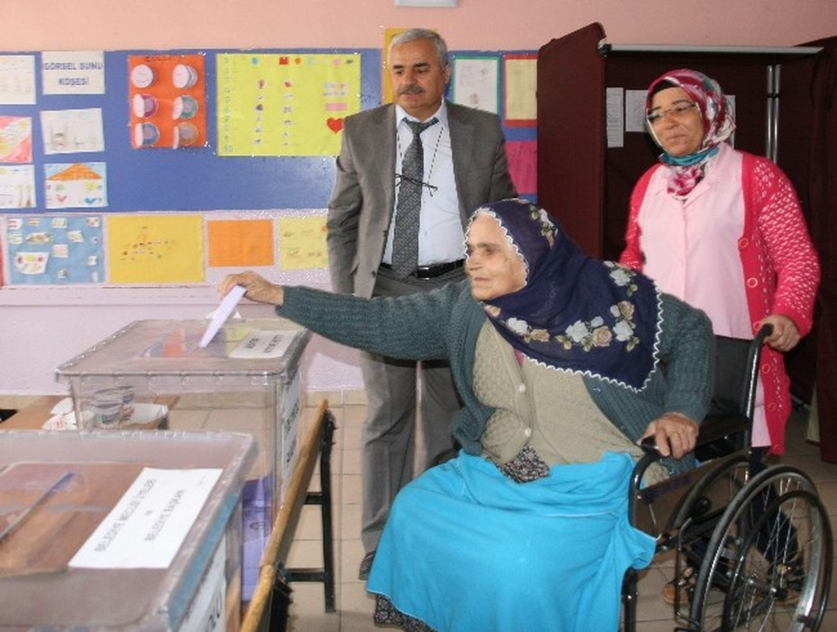 Yozgat\'ta Engelli Vatandaşların Oy Kullanması Çileye Dönüştü