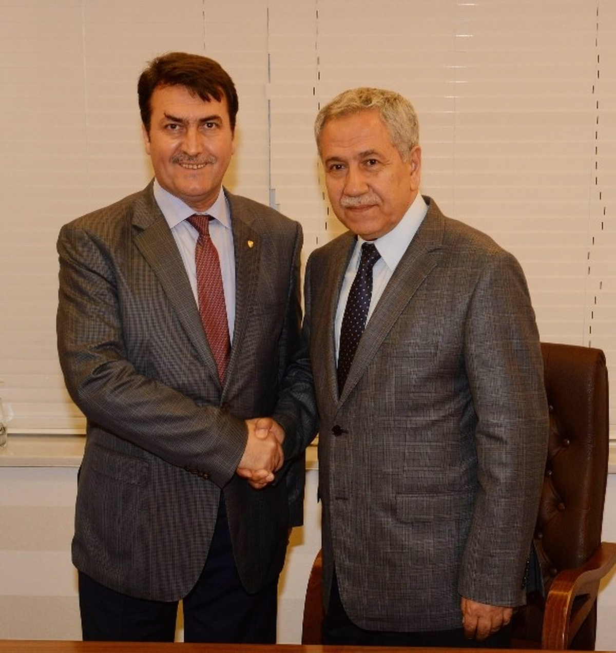 Arınç, Osmangazi Belediye Başkan Adayı Dündar\'ı Tebrik Etti