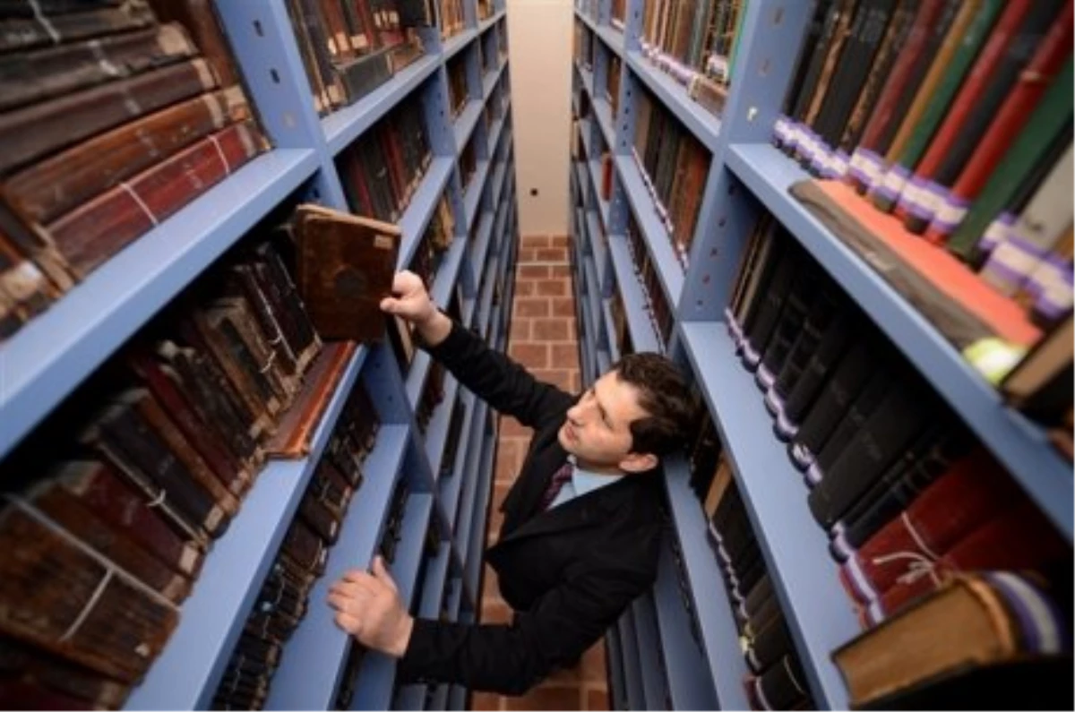 Bu Kütüphanede Eski Kitaplar Yeniden Hayat Buluyor