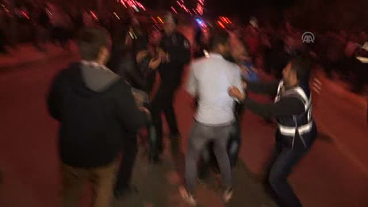 Antalya\'da CHP ve AK Parti\'liler Arasında Arbede