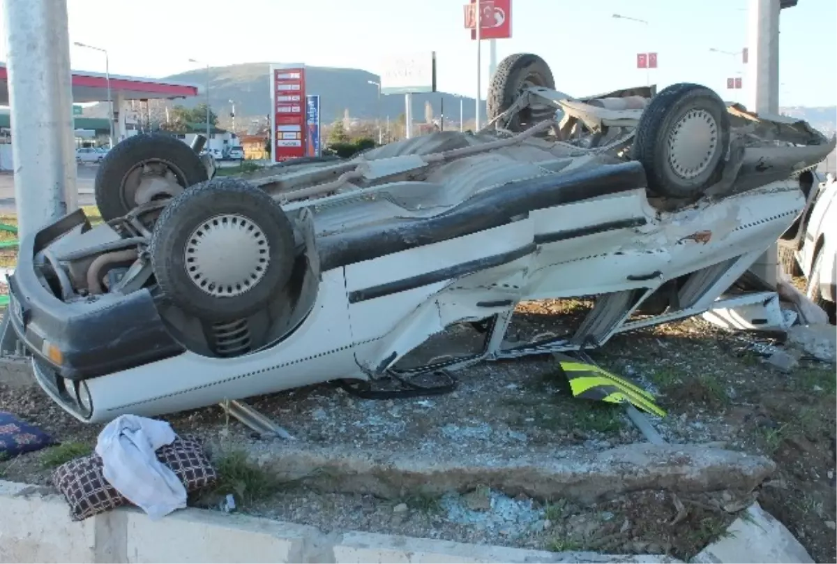 Elazığ Havaalanı Kavşağında Kaza: 4 Yaralı