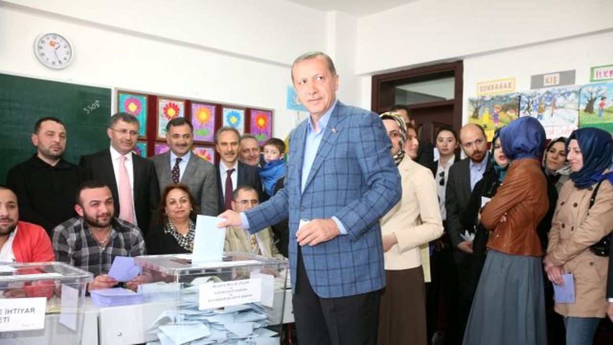 Başbakan Erdoğan Trabzon\'da Oy Kullandığı Okulda İntihar Eden Vatandaş İçin Duyduğu Üzüntüyü Dile...