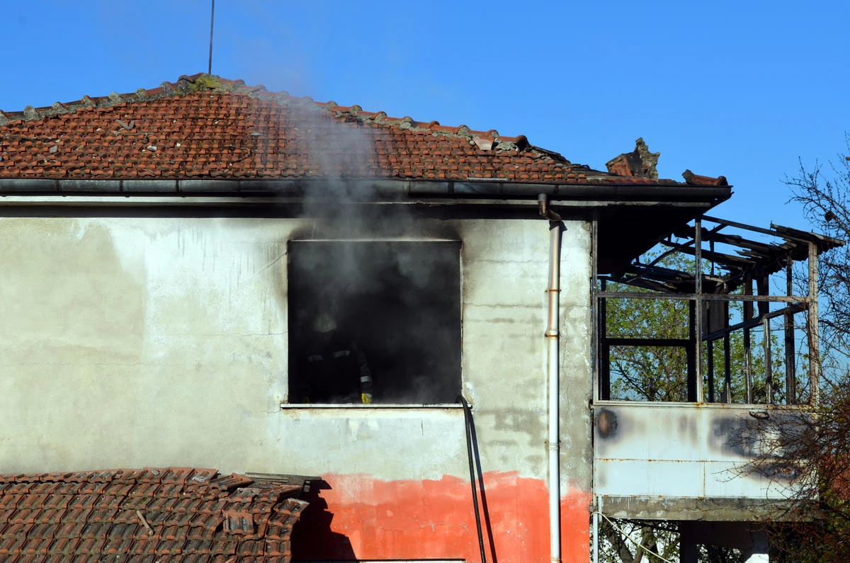 Bursa\'da Evde Çıkan Yangında Bir Yaşındaki Bebek Öldü