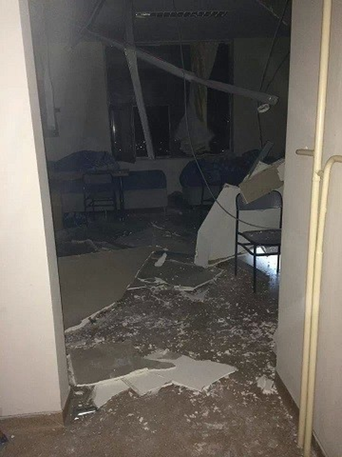 Fırtına Evlere ve Okul Binalarına Zarar Verdi