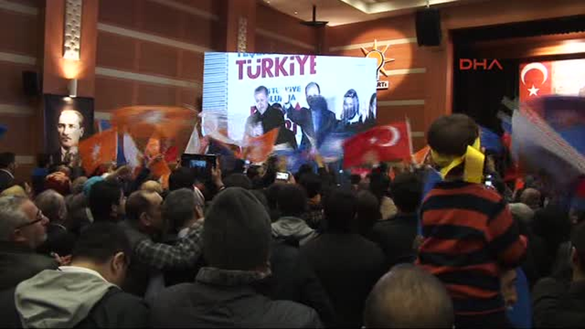 İstanbul\'da Erdoğan\'ın Balkon Konuşmasını Böyle İzlediler