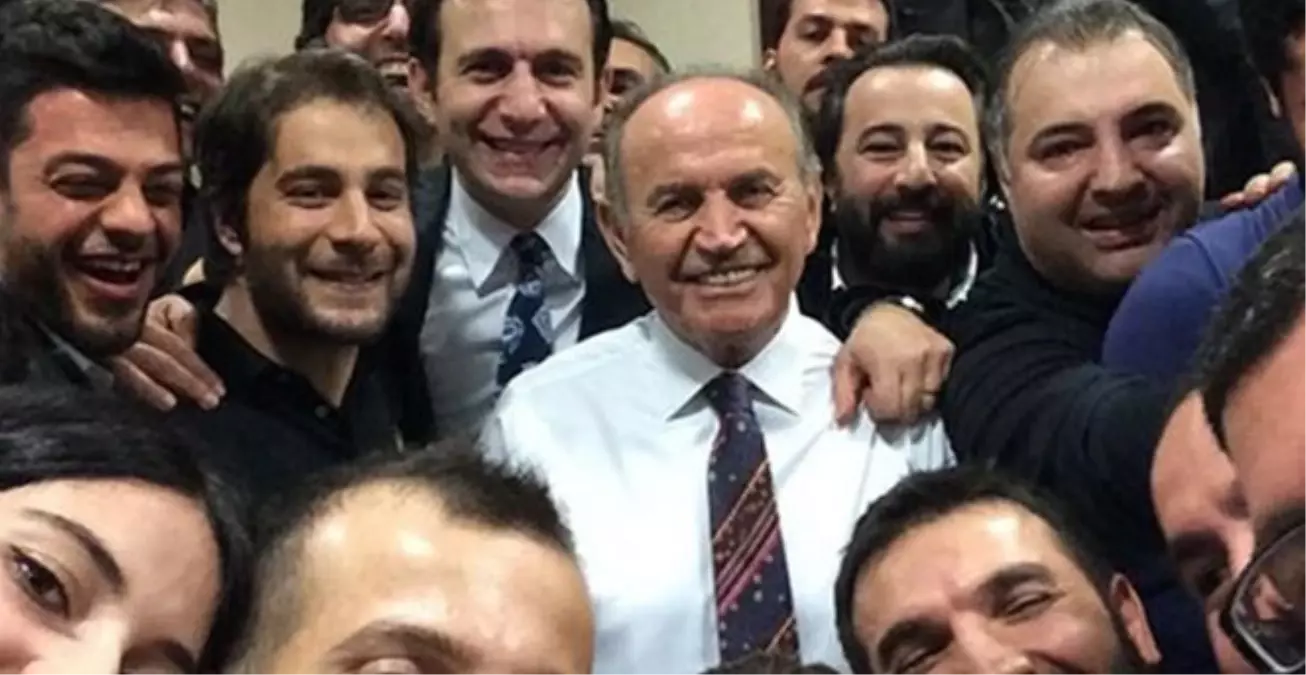 Kadir Topbaş Mutluluğunu Selfie Pozu İle Ölümsüzleştirdi